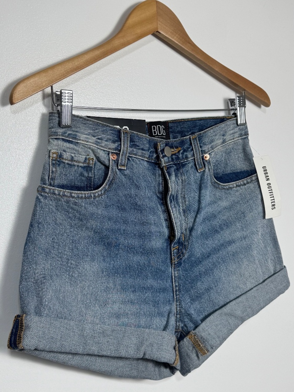 NWT Urban Outfitters BDG Mom High-rise Blue Denim Jean Shorts with Cuff Size 26